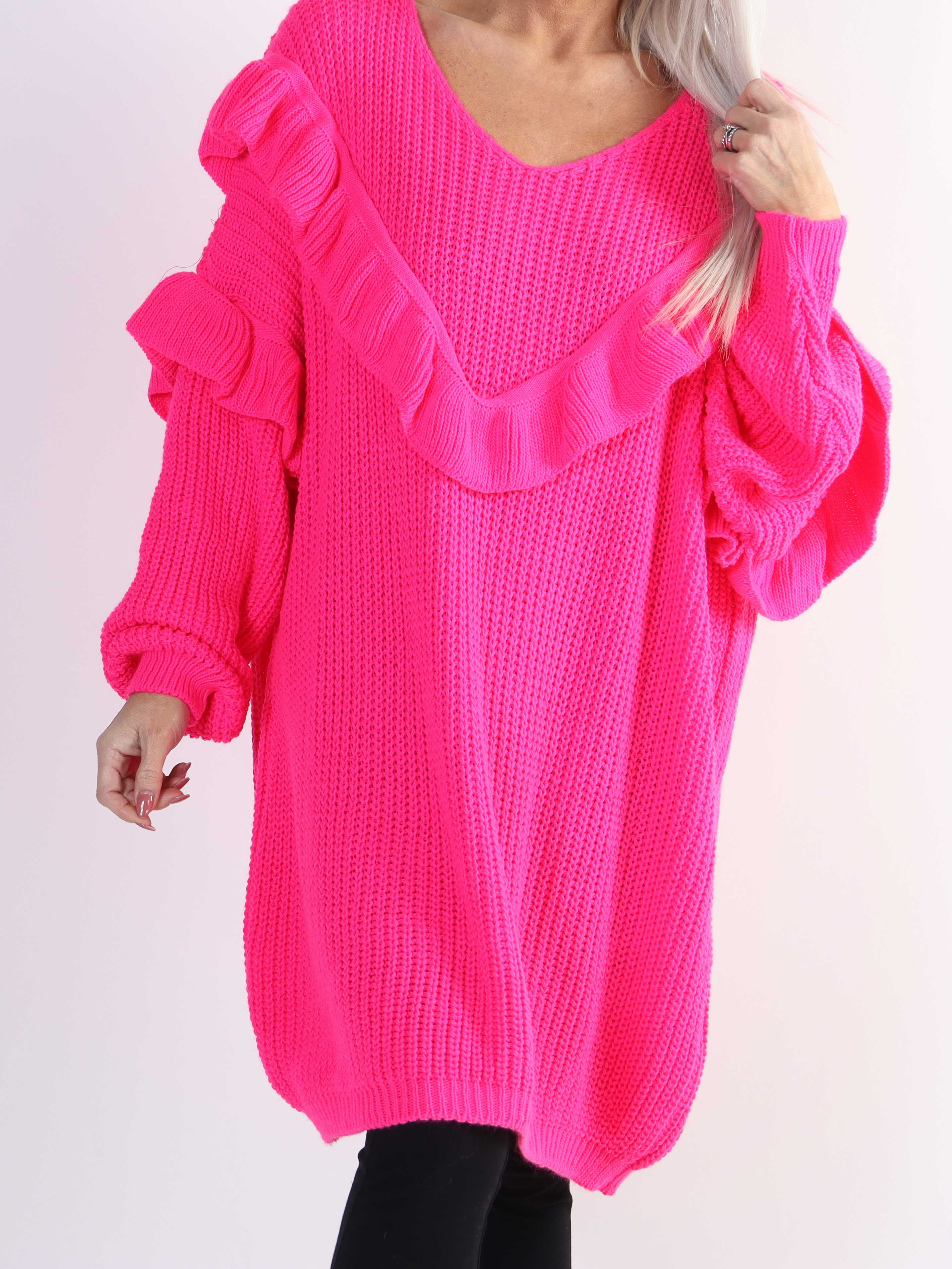 Ellis Dress - Lækker plus size strikkjole med fine flæsedetaljer